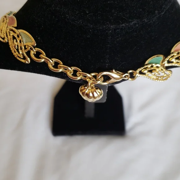 Pretty Vintage Necklace - Picture 5 of 8